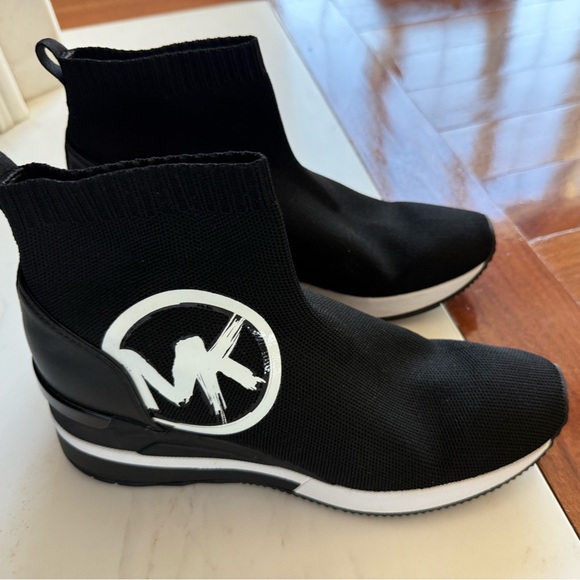 MK Skyler Stretch Knit Sock Ankle Boot Sneakers Michael Kors Women's Bootie 8M - Picture 1 of 16